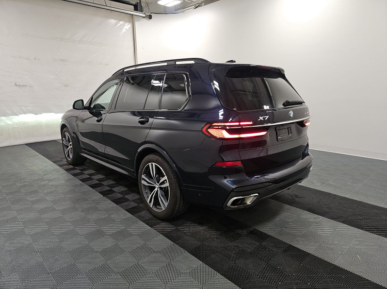Used 2024 BMW X7 xDrive40i w/ M Sport Package AWD/4WD image 7