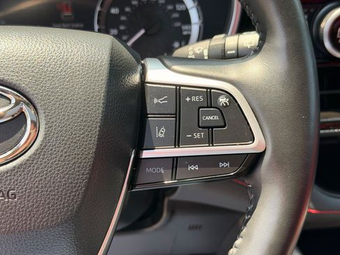 Used 2023 Toyota Highlander XSE AWD/4WD image 29