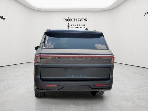 New 2026 Lincoln Navigator Premiere AWD/4WD image 4