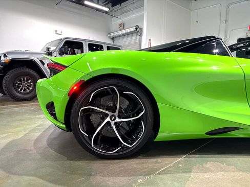 Used 2024 McLaren 750S Spider image 12