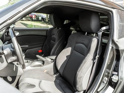 Used 2017 Nissan 370Z Touring Sport RWD image 7