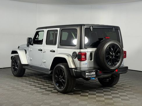 Used 2023 Jeep Wrangler Unlimited Sahara AWD/4WD image 8