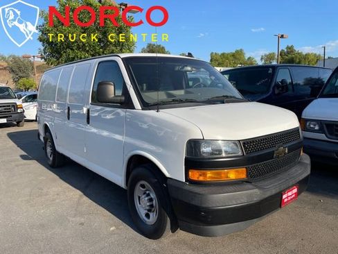 Used 2018 Chevrolet Express 2500 image 2