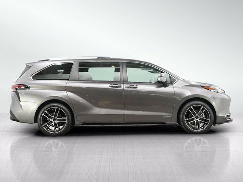 Used 2021 Toyota Sienna Platinum AWD/4WD image 6
