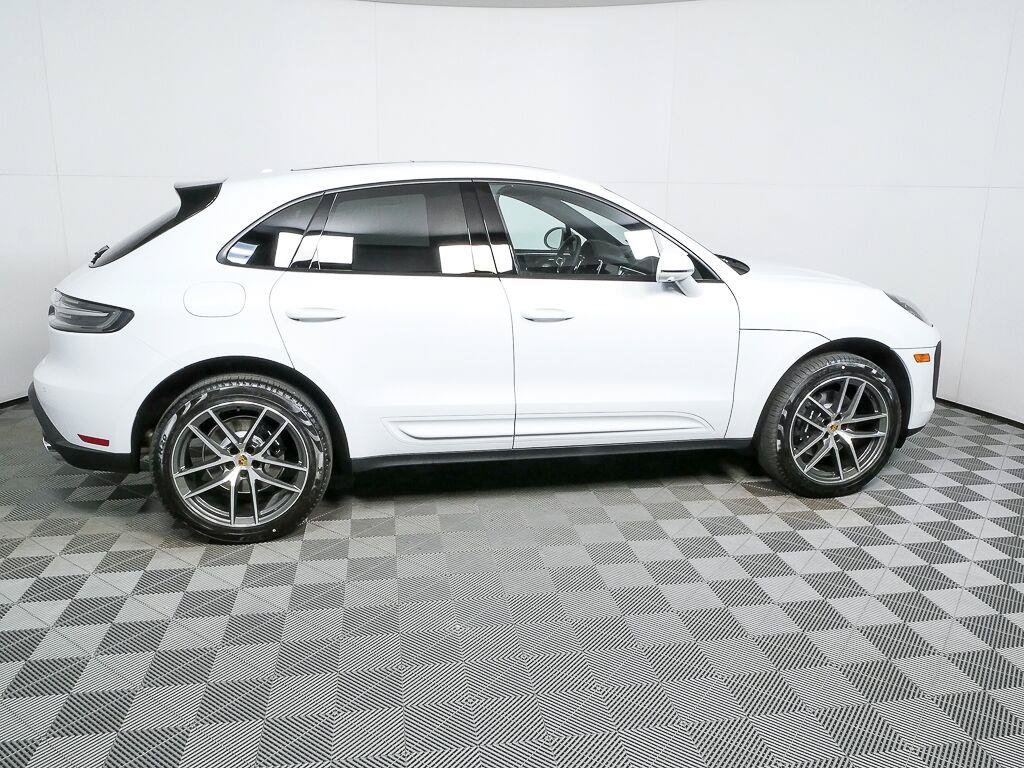 Certified 2026 Porsche Macan AWD/4WD image 26