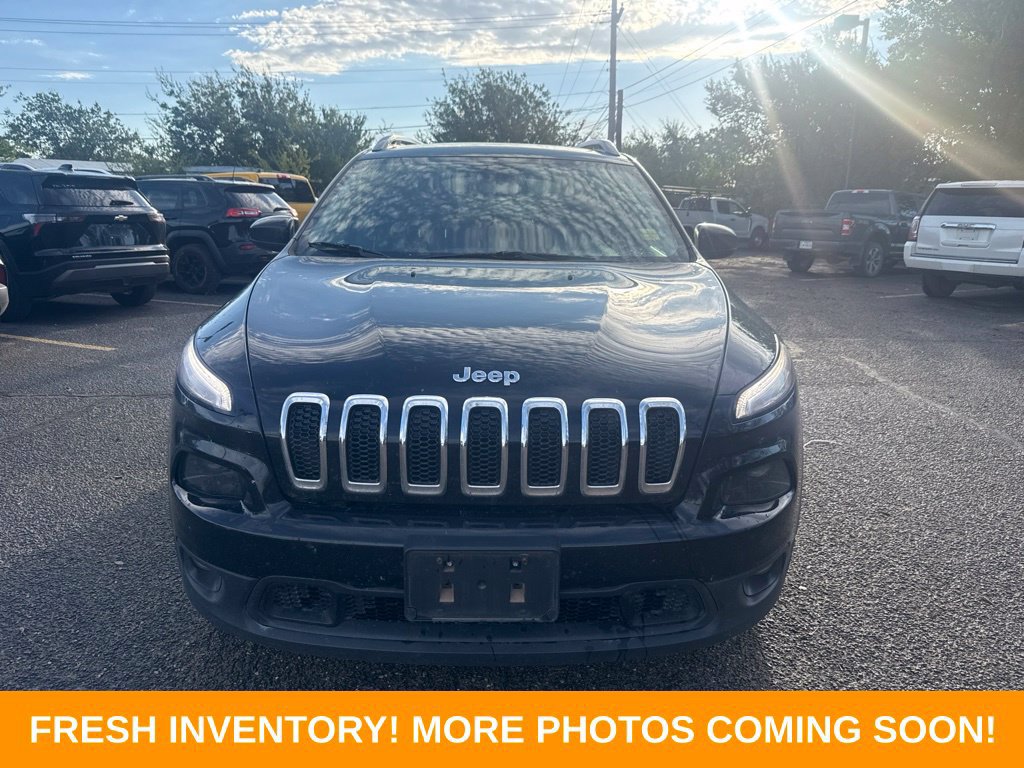 Used 2017 Jeep Cherokee Latitude w/ Comfort & Sound Group FWD image 7