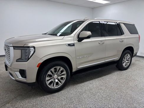 Used 2021 GMC Yukon Denali w/ Advanced Technology Package AWD/4WD image 3