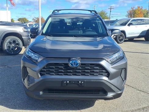 Used 2022 Toyota RAV4 LE image 2