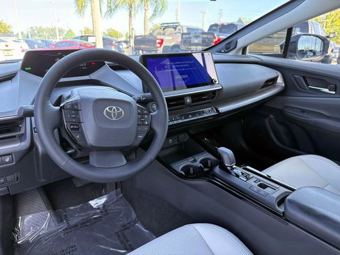 Used 2025 Toyota Prius Limited w/ Limited Premium Package image 17