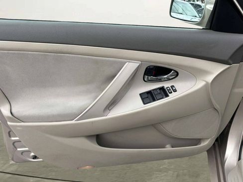 Used 2009 Toyota Camry LE FWD image 11