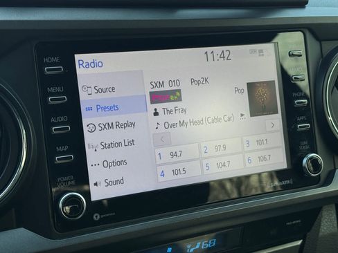 Used 2022 Toyota Tacoma TRD Off-Road image 4