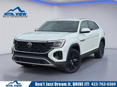 Used 2026 Volkswagen Atlas Cross Sport SE w/ Black Wheel Package