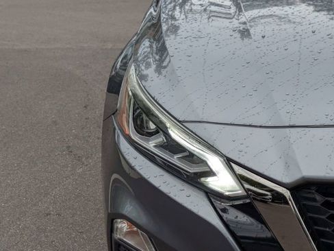 Used 2020 Nissan Altima 2.5 SR w/ Premium Package FWD image 10