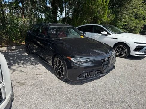 Used 2024 Alfa Romeo Giulia Veloce RWD image 2