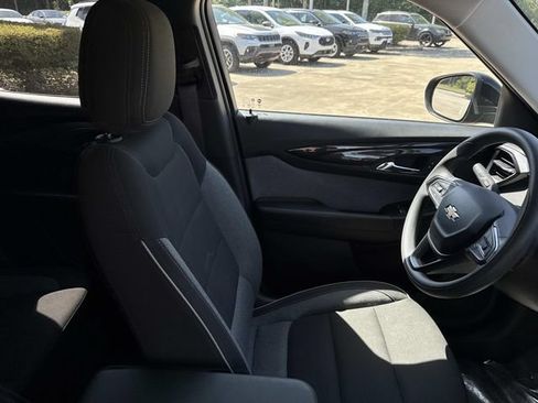 Used 2025 Chevrolet TrailBlazer LT FWD image 16