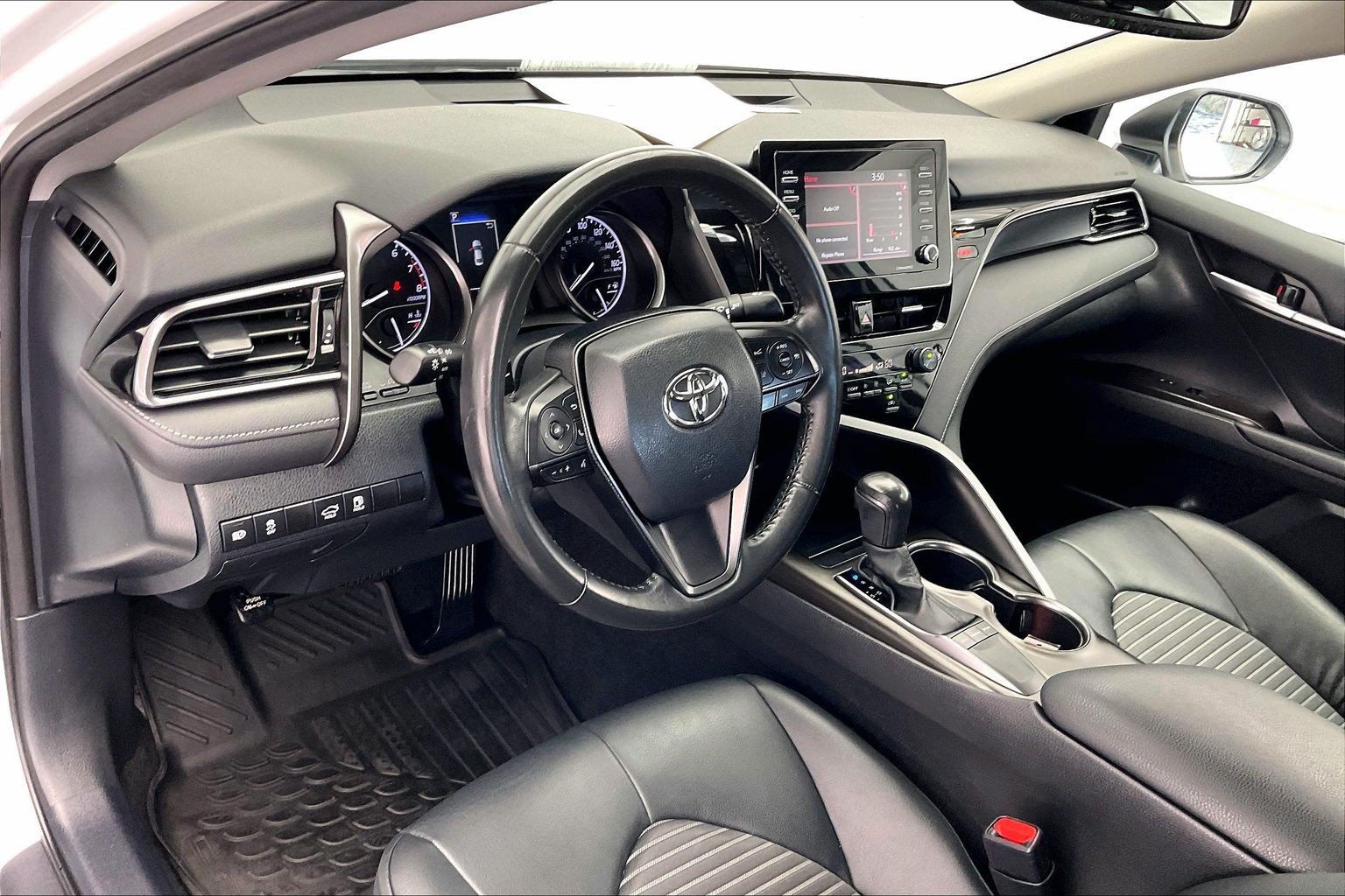 Used 2024 Toyota Camry SE w/ Convenience Package FWD image 14