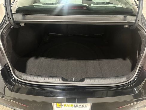 Used 2025 Hyundai Elantra Limited FWD image 9
