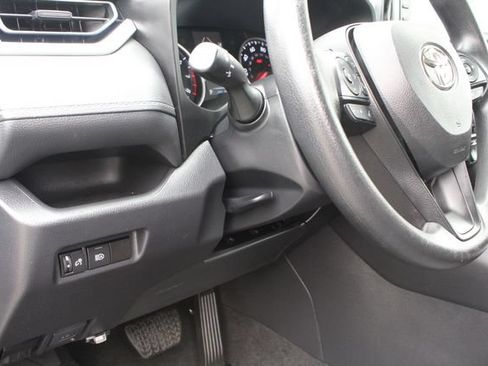 Certified 2022 Toyota RAV4 XLE FWD image 54