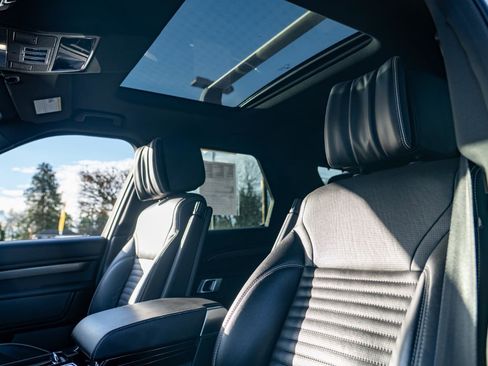 Used 2018 Land Rover Discovery HSE Luxury image 15