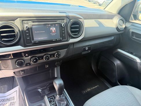 Used 2016 Toyota Tacoma SR5 AWD/4WD image 12