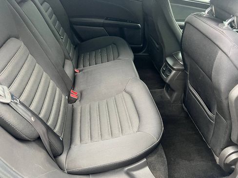 Used 2014 Ford Fusion SE FWD image 22