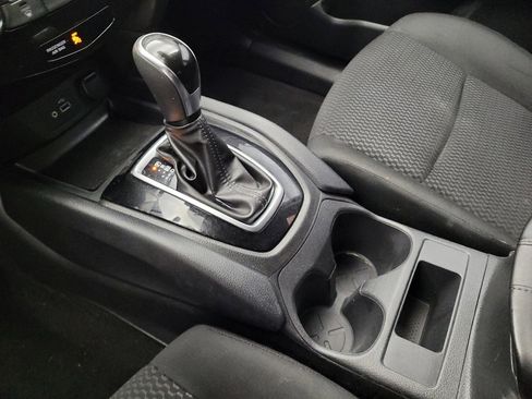 Used 2021 Nissan Rogue Sport S image 26