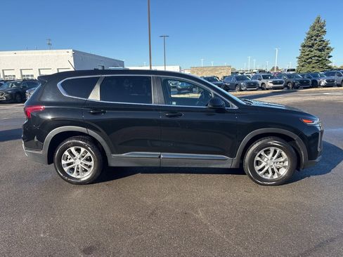 Used 2019 Hyundai Santa Fe SE image 2