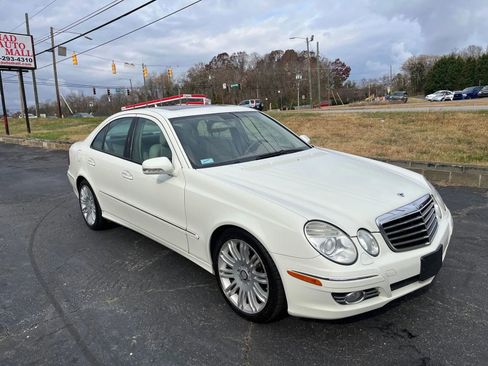 Used 2008 Mercedes-Benz E 350 E 350 4MATIC Sedan 4D image 2