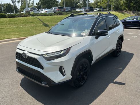 Used 2022 Toyota RAV4 XSE AWD/4WD image 5