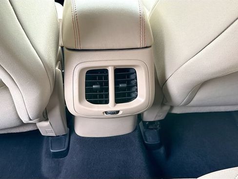 Used 2019 Jeep Cherokee Latitude w/ Popular Appearance Group FWD image 24
