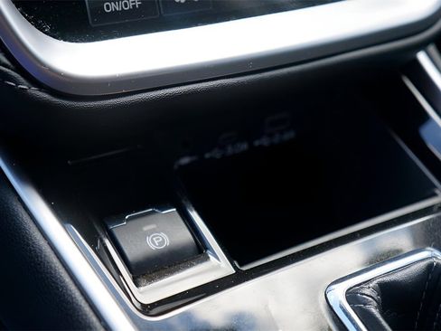 Used 2023 Subaru Outback Premium image 28