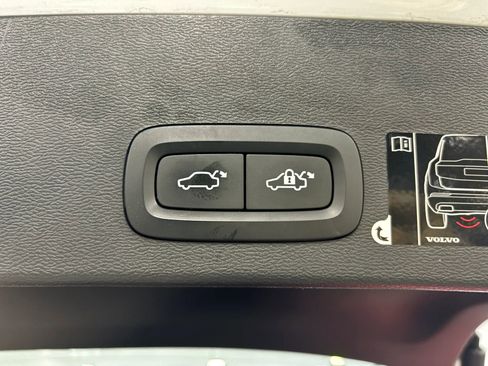 Used 2020 Volvo XC40 T4 R-Design FWD image 43