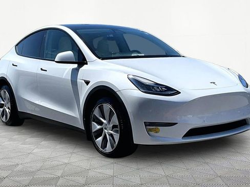 Used 2022 Tesla Model Y Long Range image 5