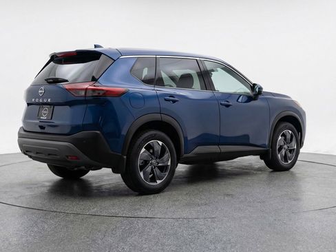 Used 2025 Nissan Rogue SV AWD/4WD image 9