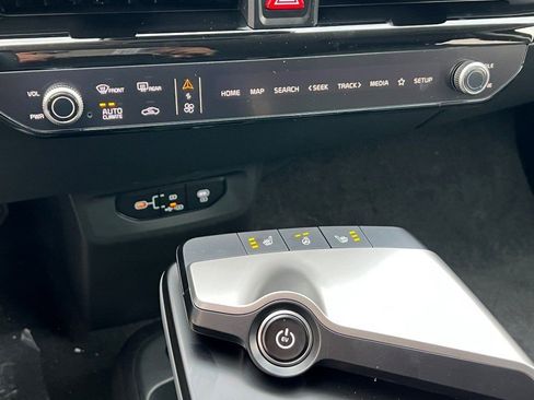 New 2025 Kia EV6 Light w/ Light LR Technology Package image 22
