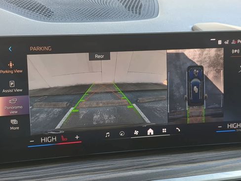 Used 2025 BMW X5 sDrive40i w/ Premium Package image 30