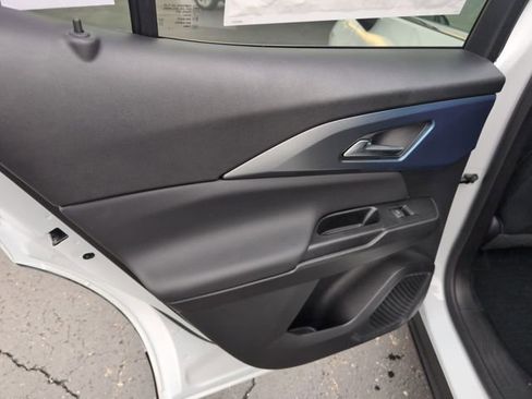 New 2025 Chevrolet Equinox EV LT w/ Convenience Package II image 10