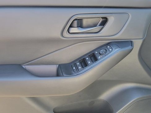 Used 2024 Nissan Rogue S AWD/4WD image 12
