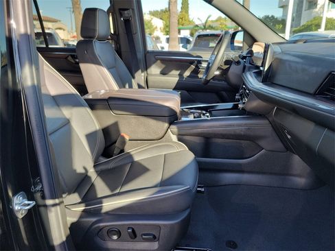 Used 2025 Chevrolet Tahoe Premier image 18