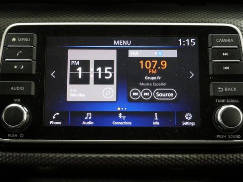 Used 2018 Nissan Kicks SV image 15