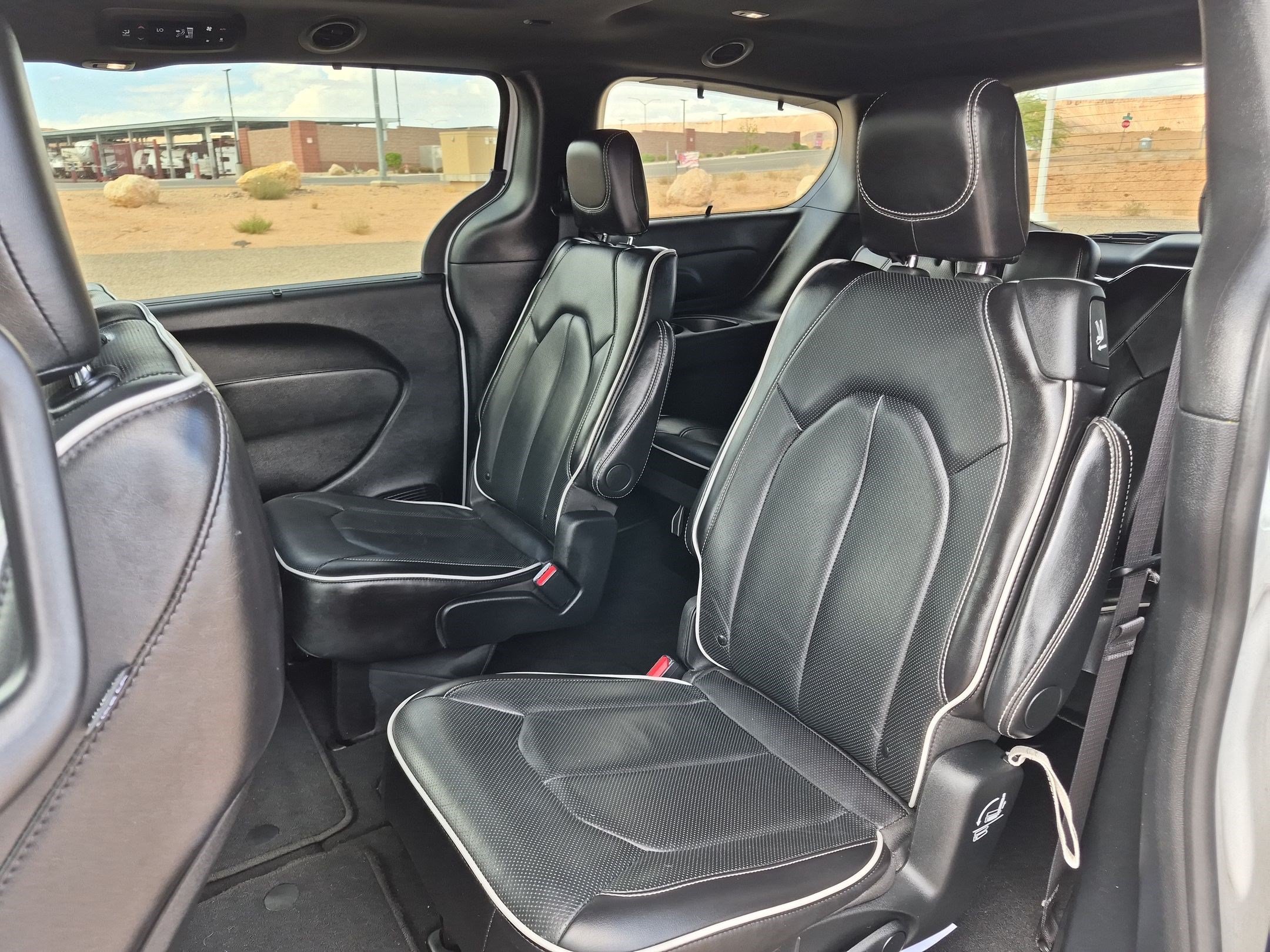 Used 2025 Chrysler Pacifica Limited FWD image 27