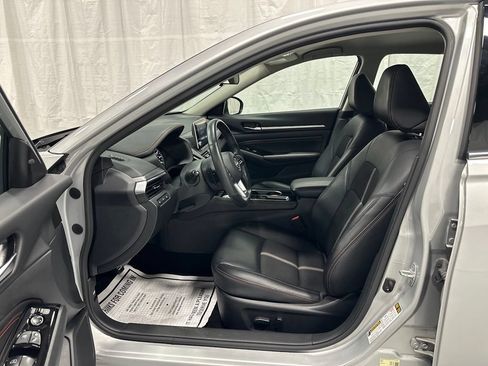 Used 2023 Nissan Altima 2.5 SR FWD image 10