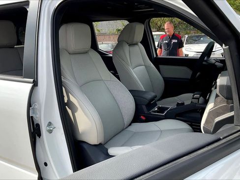 Used 2025 Toyota Tacoma Limited image 8