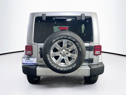 Used 2015 Jeep Wrangler Unlimited Sahara w/ Dual Top Group AWD/4WD image 6
