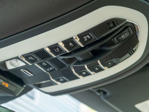 Used 2026 Porsche Macan image 33