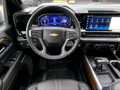 Used 2025 Chevrolet Silverado 1500 High Country w/ High Country Premium Package image 6