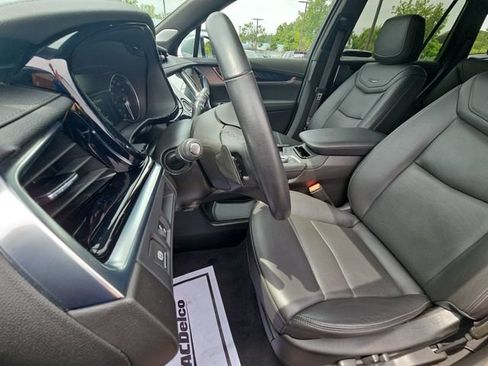 Used 2025 Cadillac XT6 Premium Luxury AWD/4WD image 12