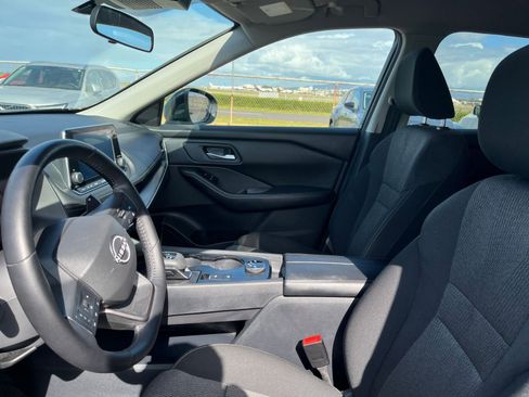 Used 2025 Nissan Rogue SV AWD/4WD image 29