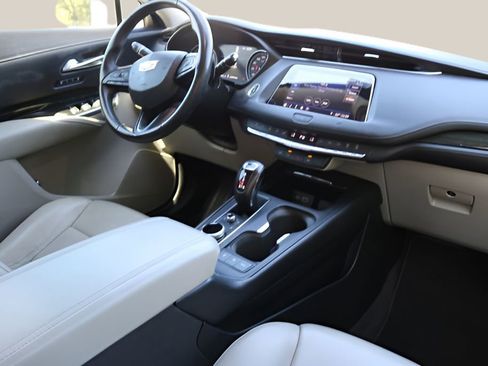 Used 2019 Cadillac XT4 Premium Luxury w/ Technology Package FWD image 17