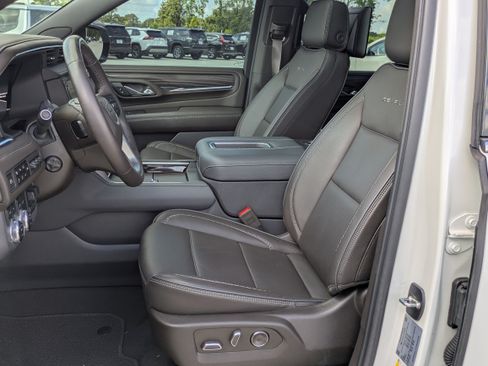 Used 2023 GMC Yukon XL Denali w/ Advanced Technology Package AWD/4WD image 10